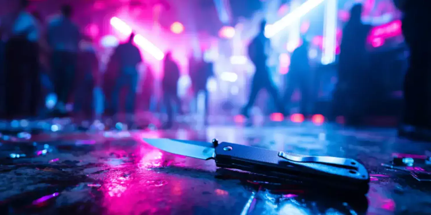 Астанада түнгі клубтың алдында 18 жастағы жігітті бауыздап кетті