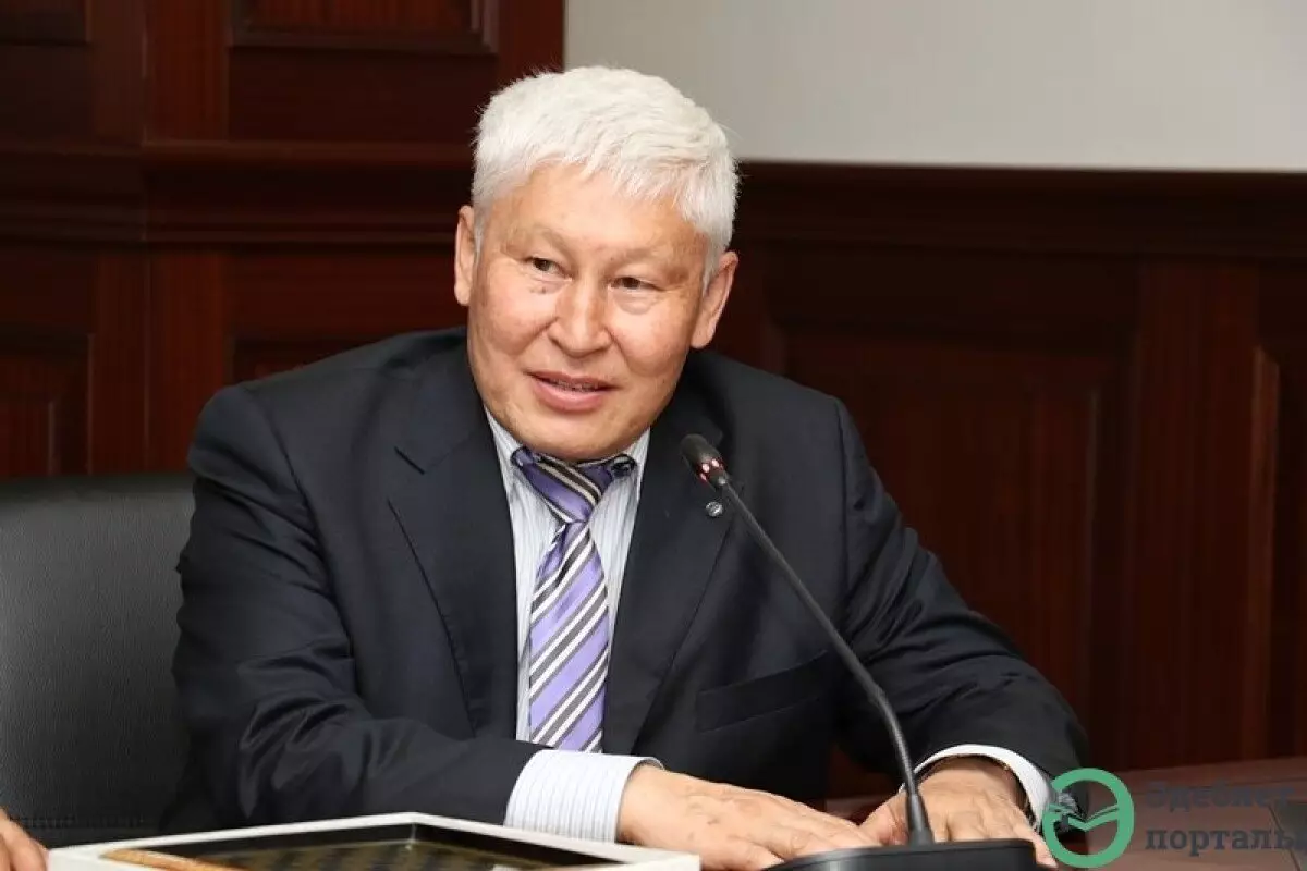 «Ондай байлықтың пайдасы шамалы»: Асқар Жұмаділдаевтың қазақ тілі туралы пікірі көптің ашуына тиді (ВИДЕО)