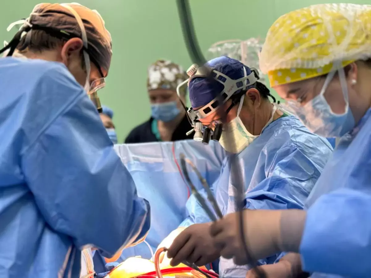 В Алматы выписали пациента после первой трансплантации сердца