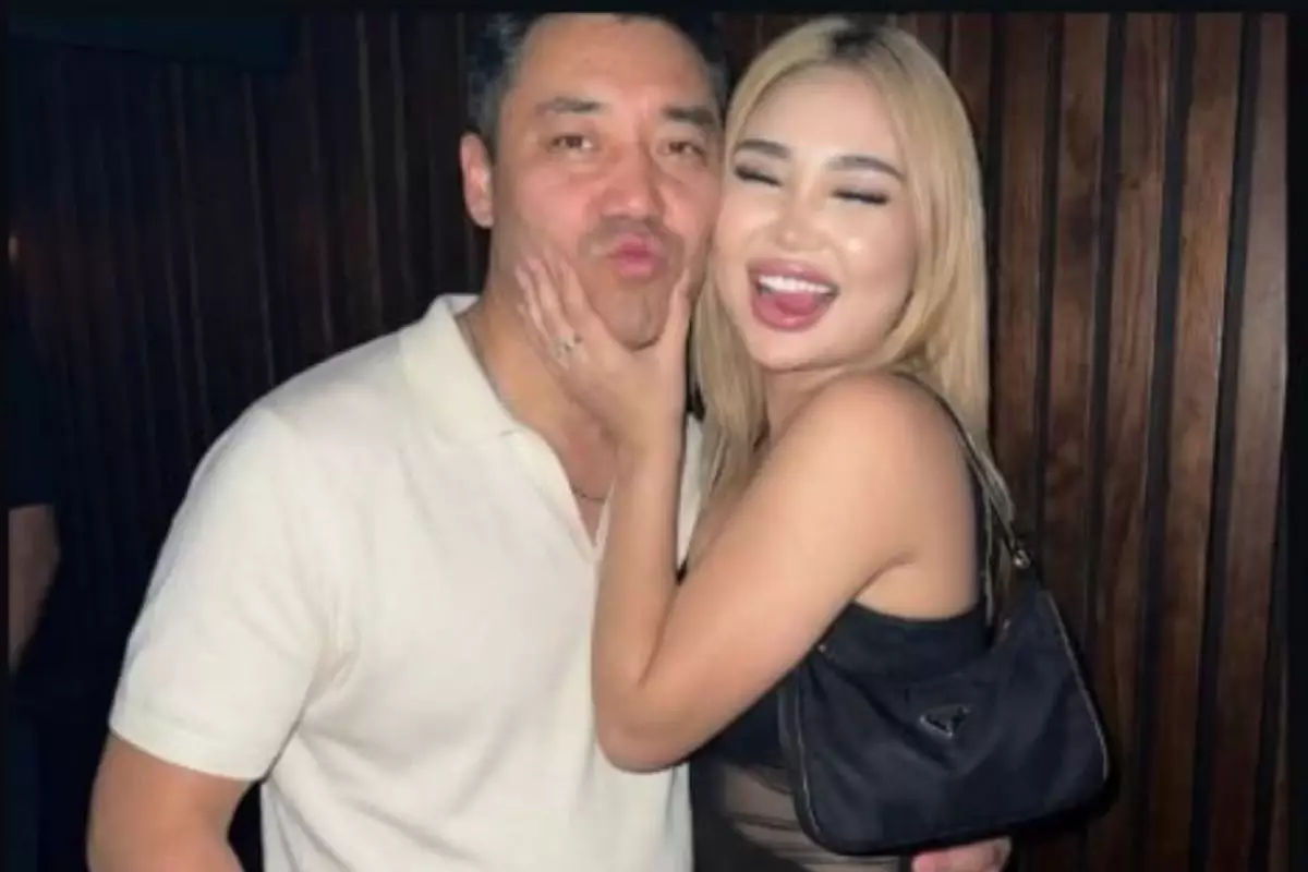 ЖИ арқылы Қырғызстан президентімен сурет жасаған блогерге айыппұл салынды