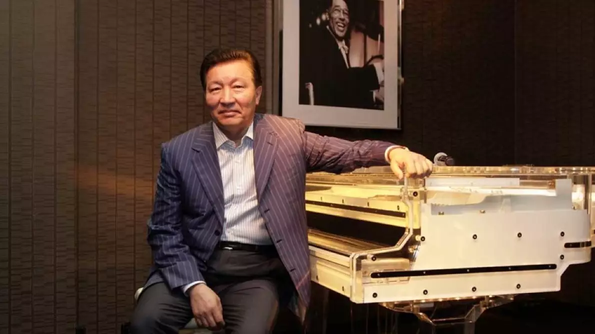 "Баянға деген махаббаты" туралы сырт шерткен Төлеген Мұхамеджанов жан сырын ақтарды