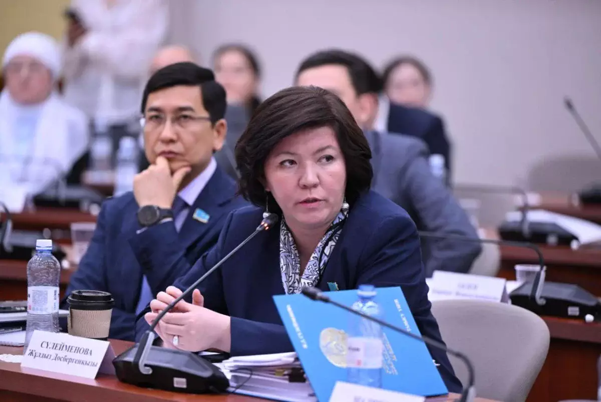 В Казахстане не хватает более тысячи учителей математики – министр просвещения