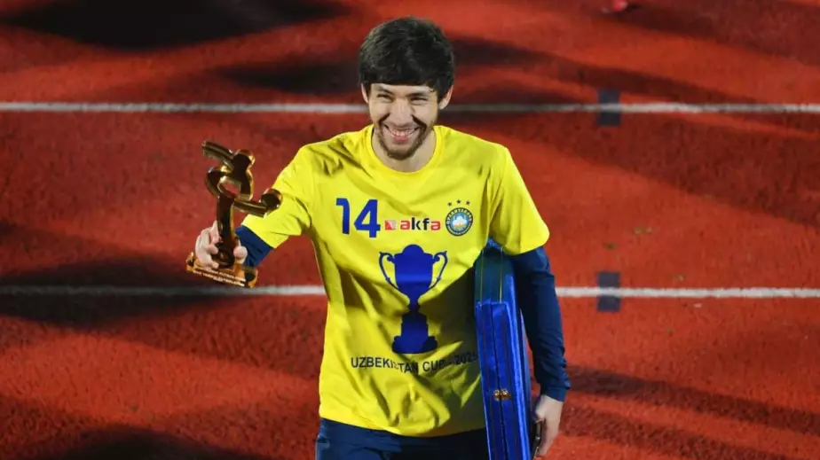 За узбекистанского футболиста предлагают миллион долларов