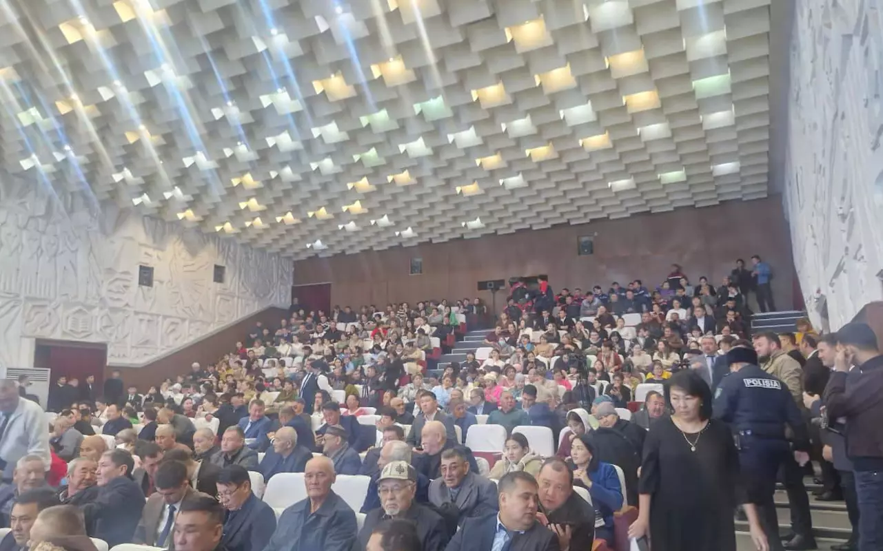 Встреча с главой Жамбылской области: активисты заявили о «формальной явке», акимат опроверг обвинения