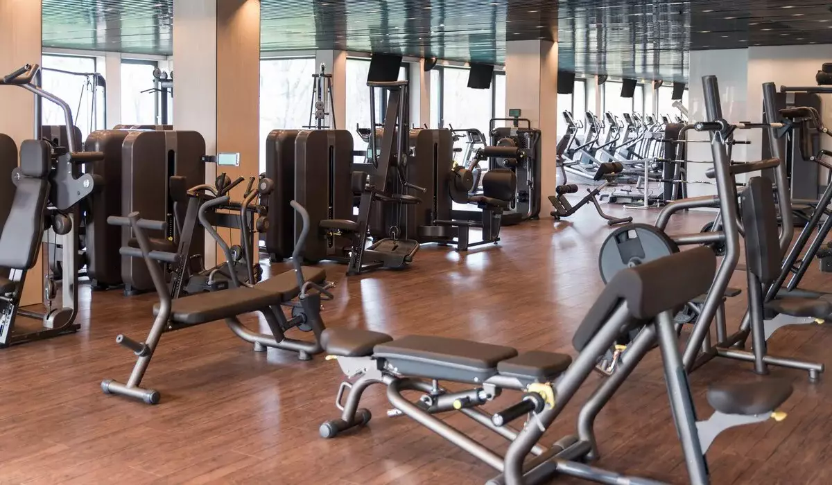 Иностранец нелегально работал в фитнес-зале Астаны