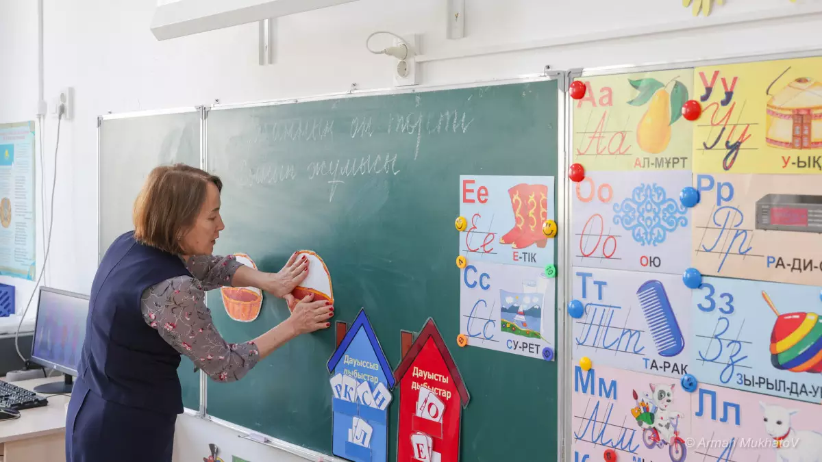 Мұғалімдердің жүктемесі азайып, жалақысына көңілі тола бастады