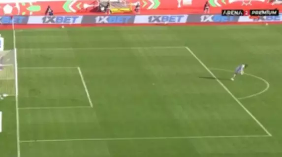 Құраманың қақпашысы ойын кезінде талып қалды - видео 