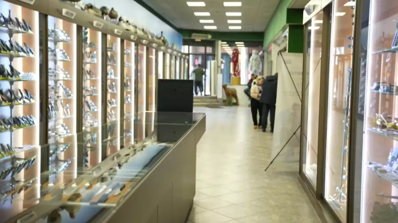 Холодное оружие под видом сувениров продают на маркетплейсах