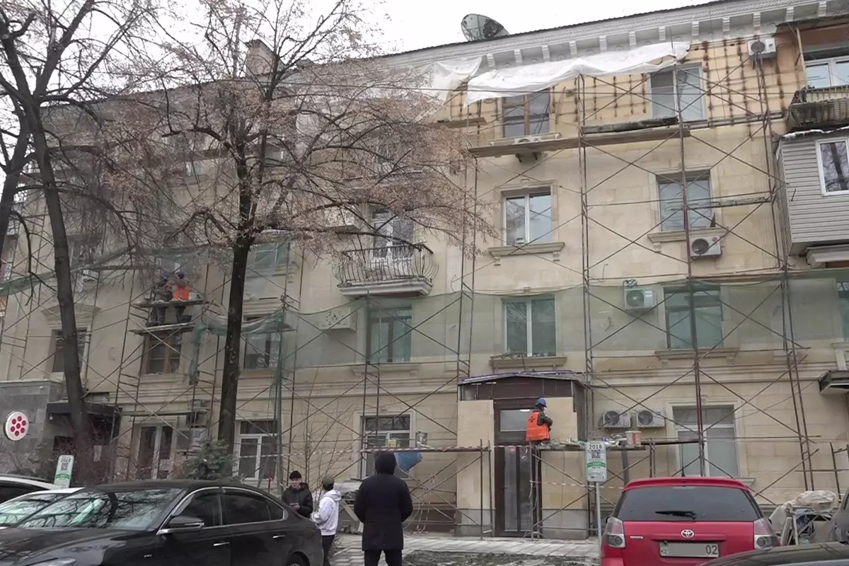 Аким Алматы проверил объекты реконструкции в Алмалинском районе