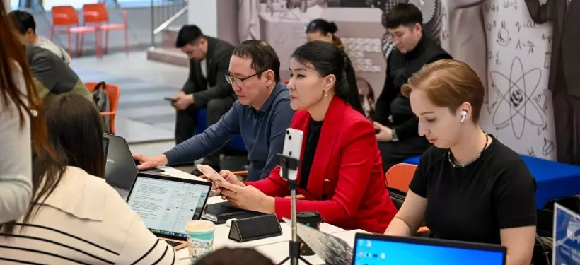 Все электронные школьные журналы объединят в одну базу в Казахстане