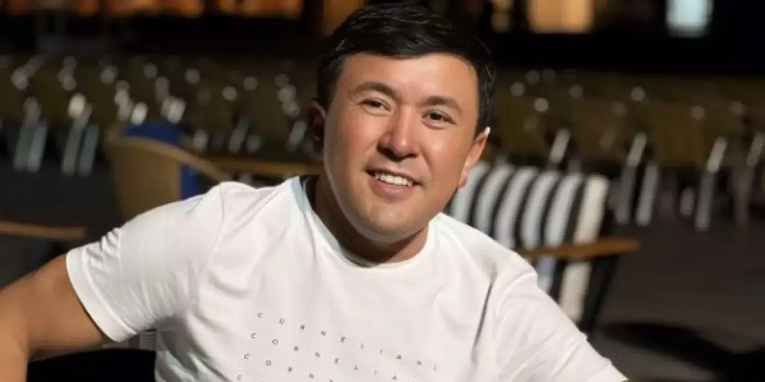 «Барымызды бауырларымызбен бөлісейік»: Заттыбек Көпбосынұлы ағасына көлік сыйлады