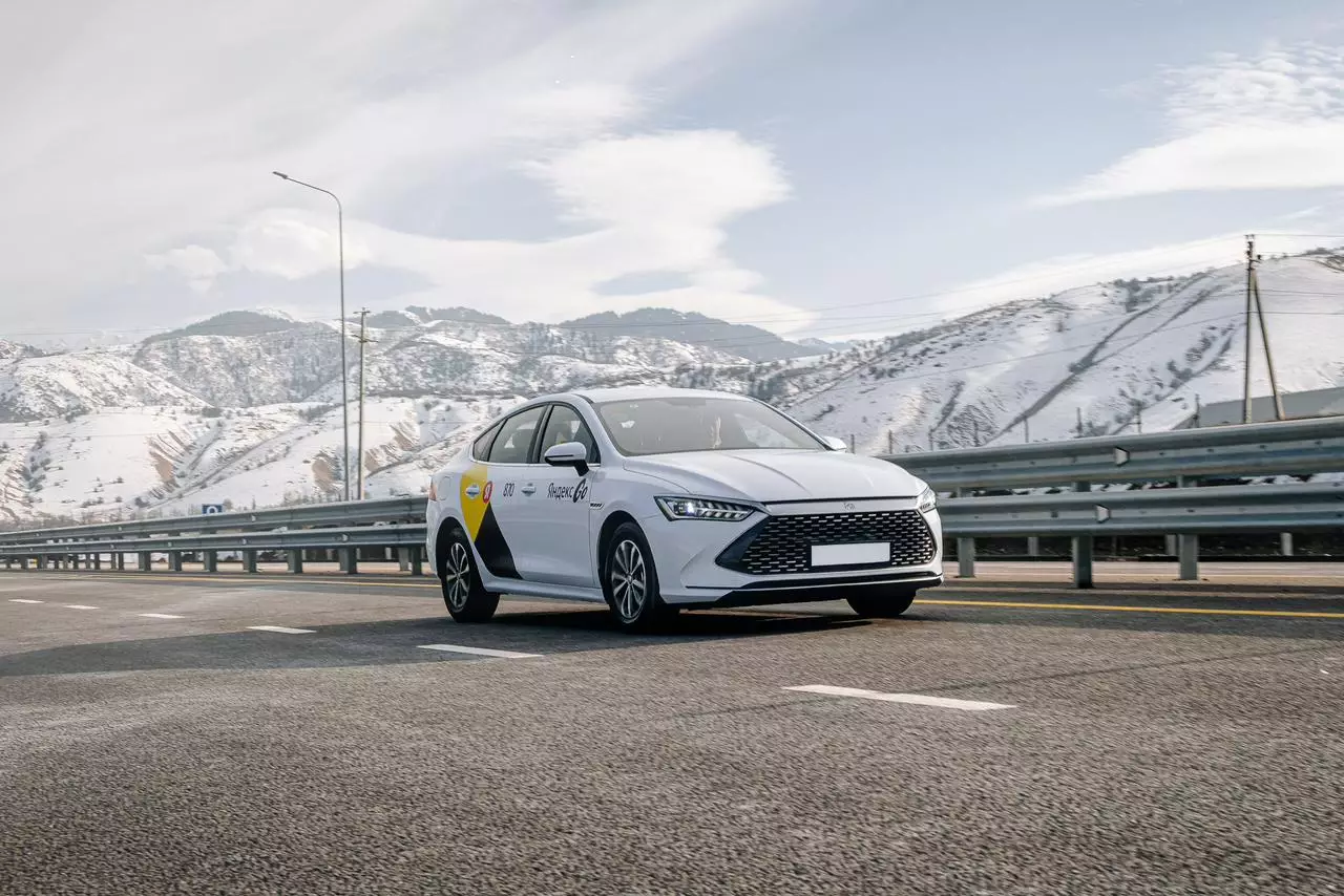 В Яндекс Go рассказали, когда выгоднее заказывать поездки в новогодние дни