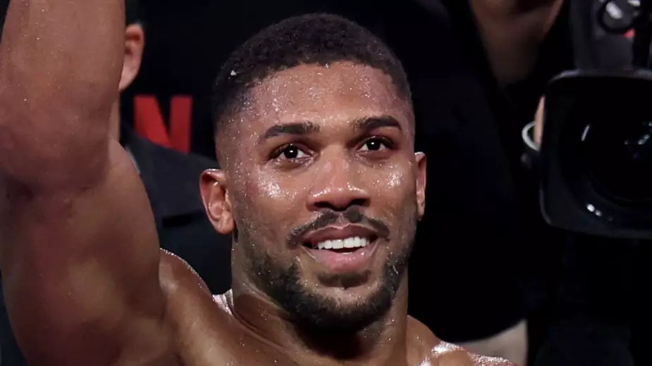 Энтони Джошуа попал в ДТП в Нигерии: есть погибшие