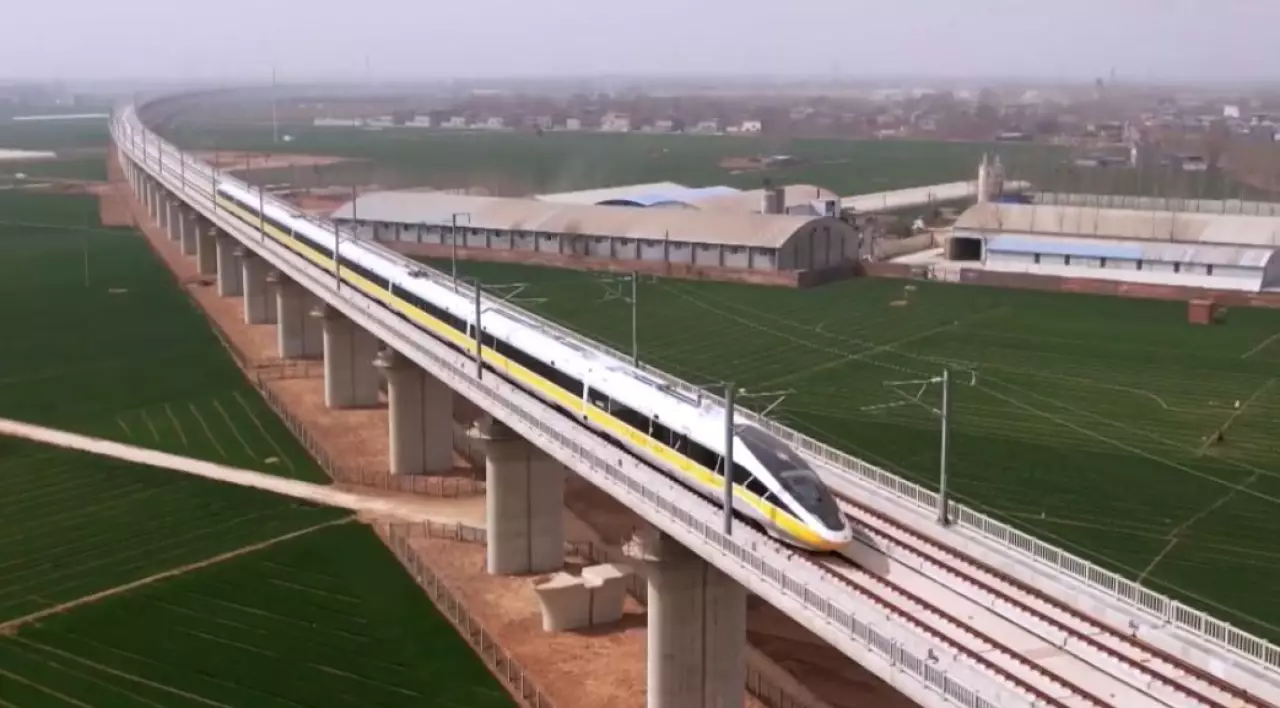 Қытай әлемдегі ең жылдам пойыз жасады