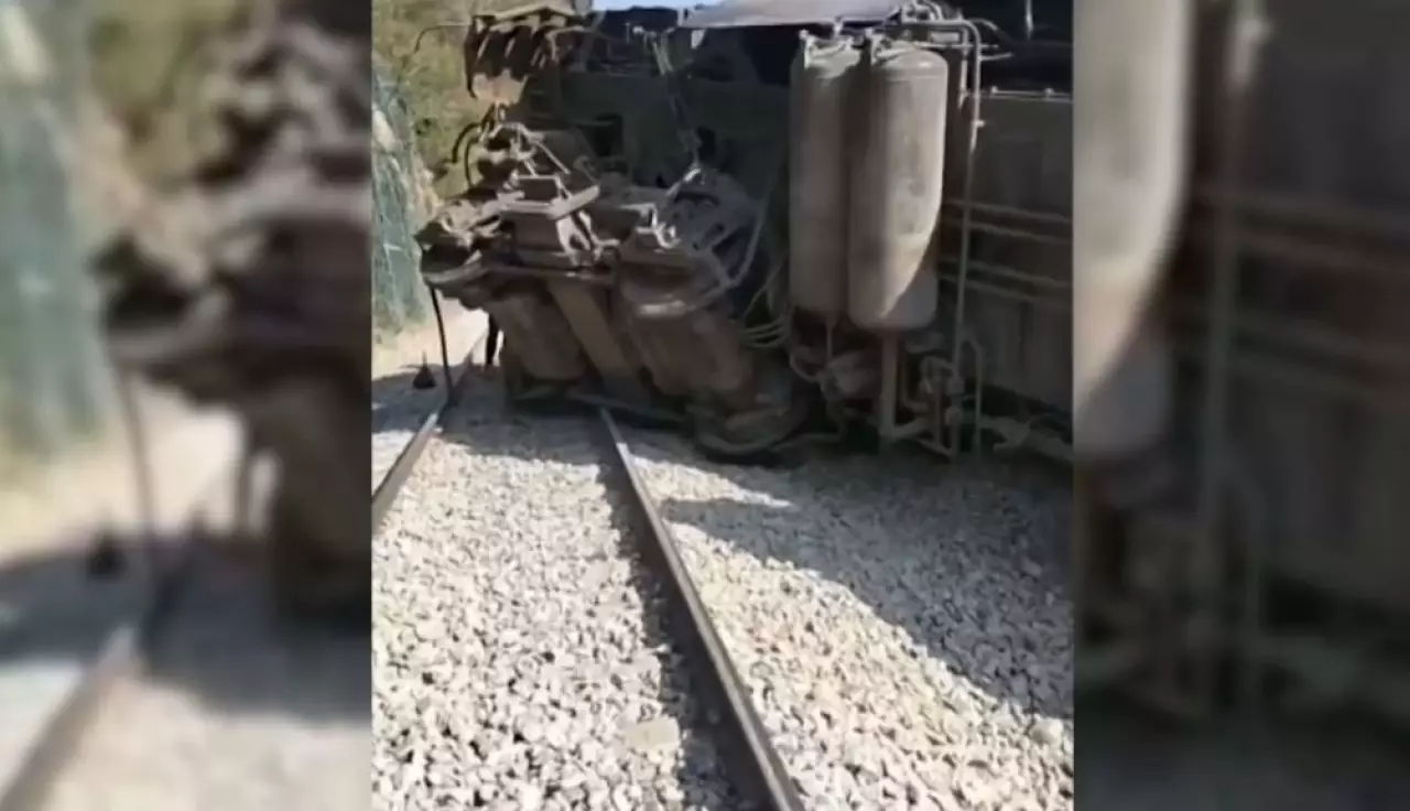 Мексикада пойыз рельстен шығып кетті