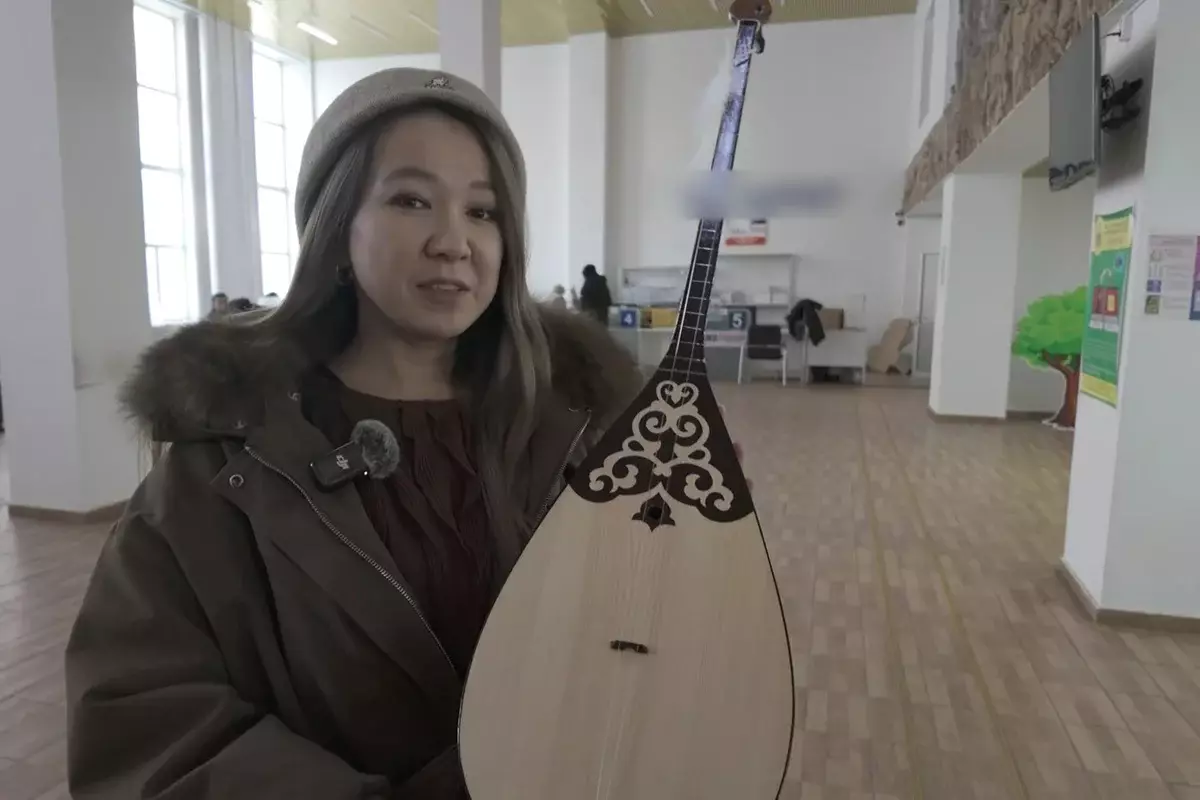 Мечты сбываются: мальчик из Мексики, поклонник Димаша Кудайбергена, получил в подарок домбру