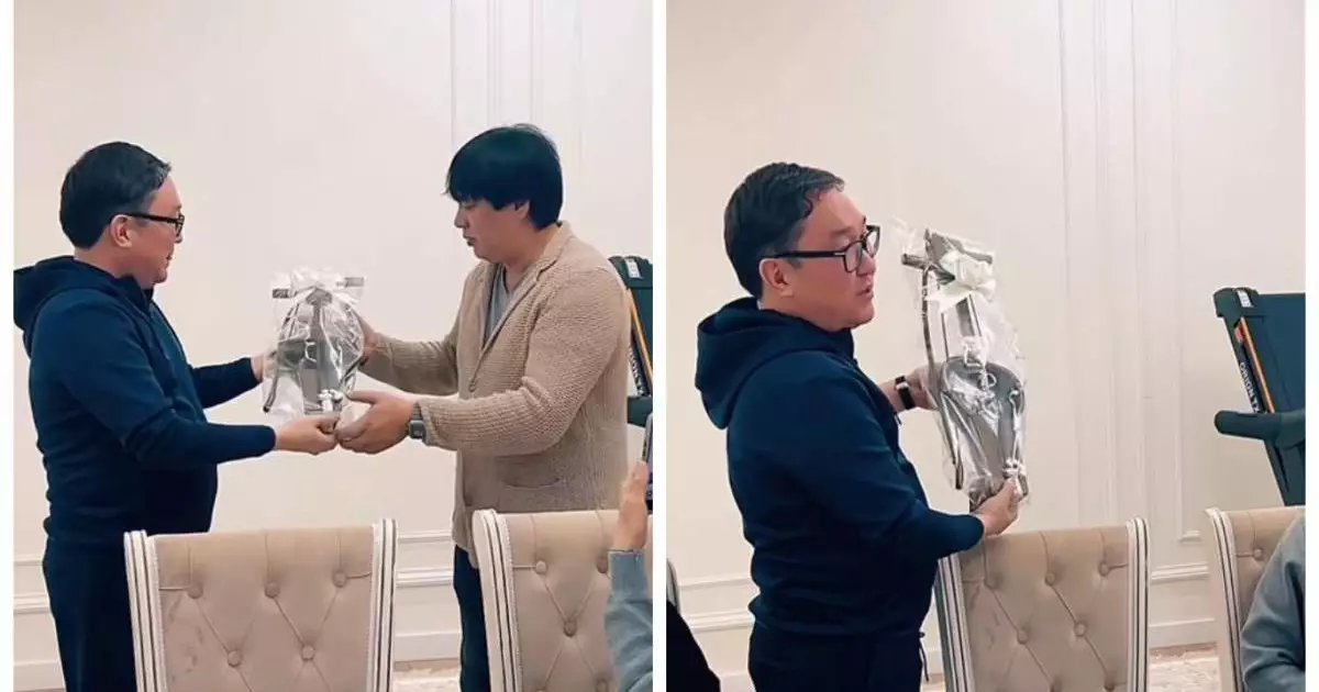  «Ән шығару керек болды»: Қызылордалық тұрғын әнші «Бүркітке» қобыз сыйлады 