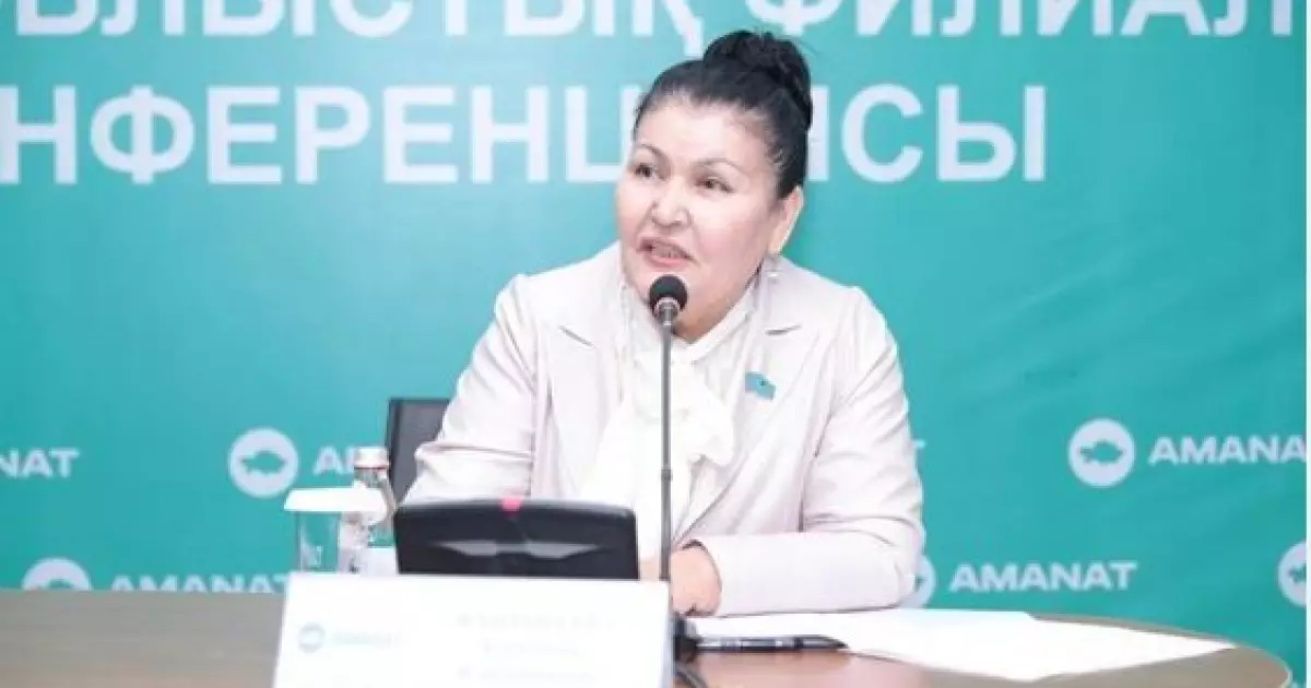   Әйелдер қанаты – мәртебелі мінбер   