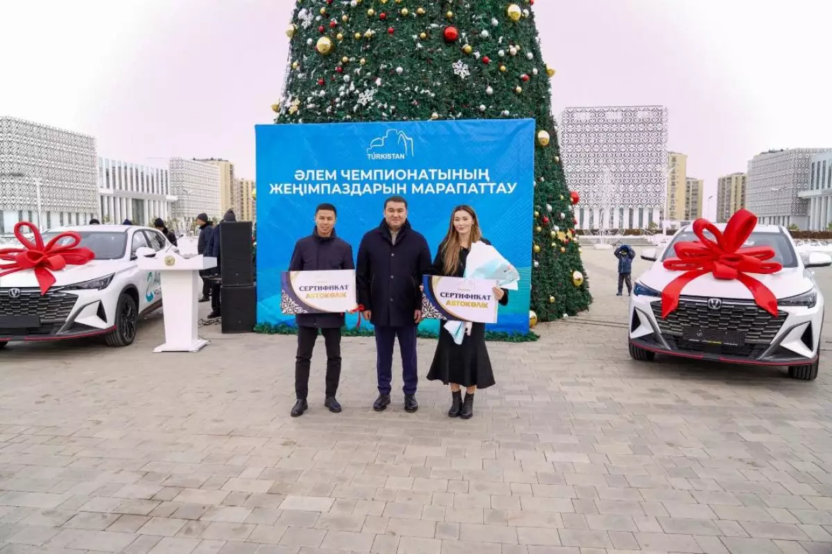 Сакену Бибосынову подарили автомобиль за победу на ЧМ
