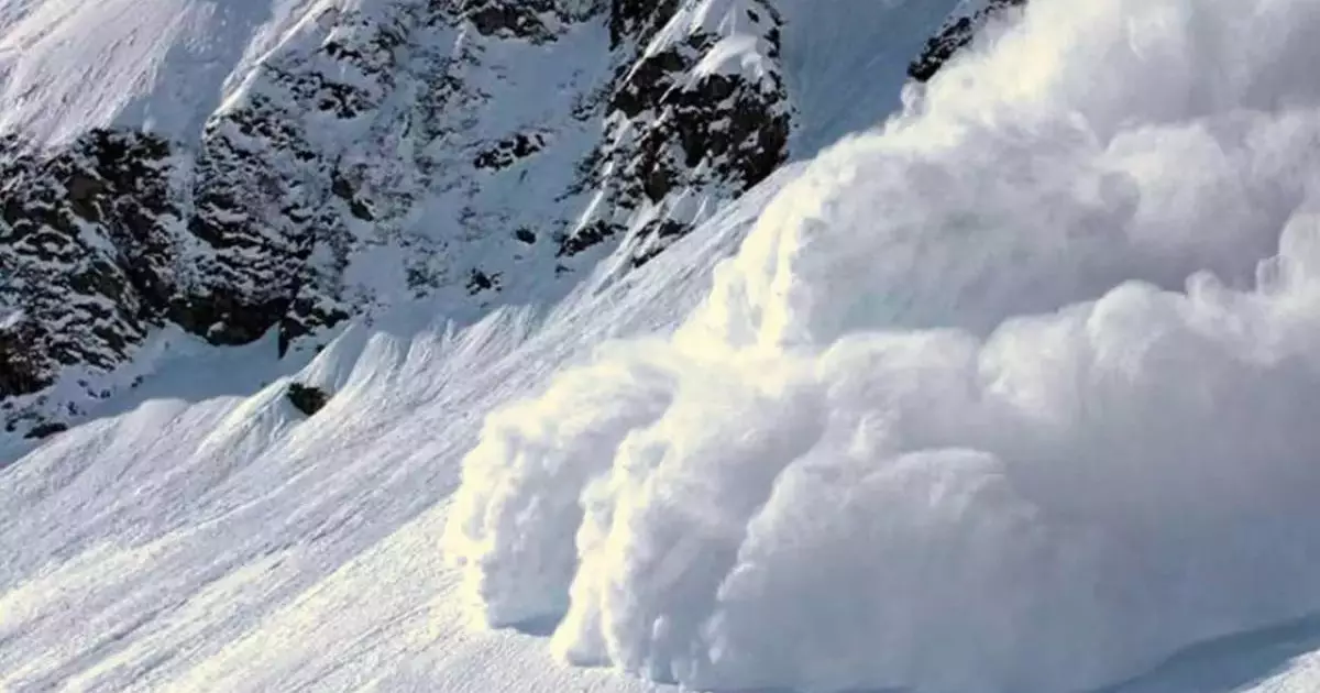  Алматыдағы қар көшкінінде мерт болған үш жігіт жер қойнына тапсырылды 