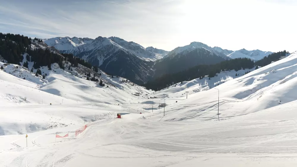 Что предлагает новая горнолыжная локация Aqtas, которая открылась в горах Алматы