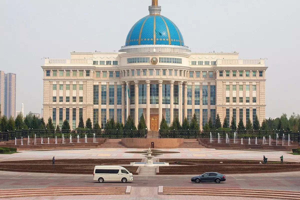 Президент Казахстана за год провел 252 часа в самолете