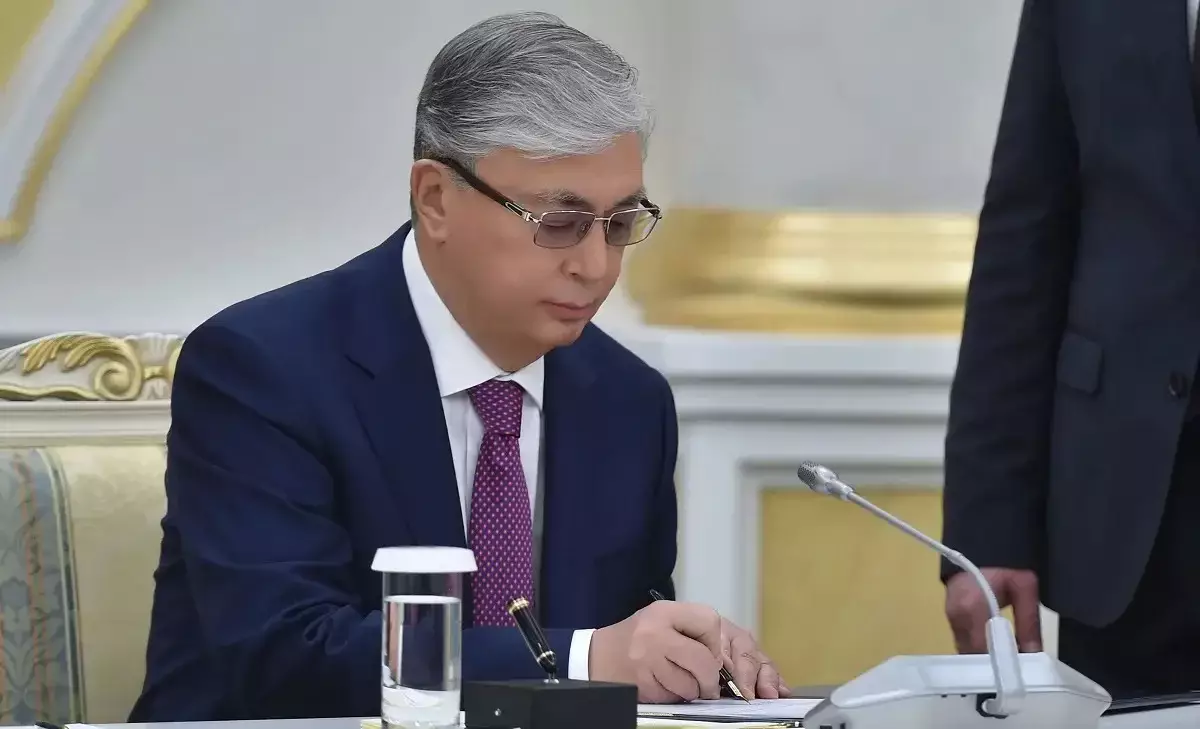 Тоқсан бес заң, 388 жарлық, 80 өкім, 3504 қызметтік құжат – Тоқаев жылына неше рет қол қояды