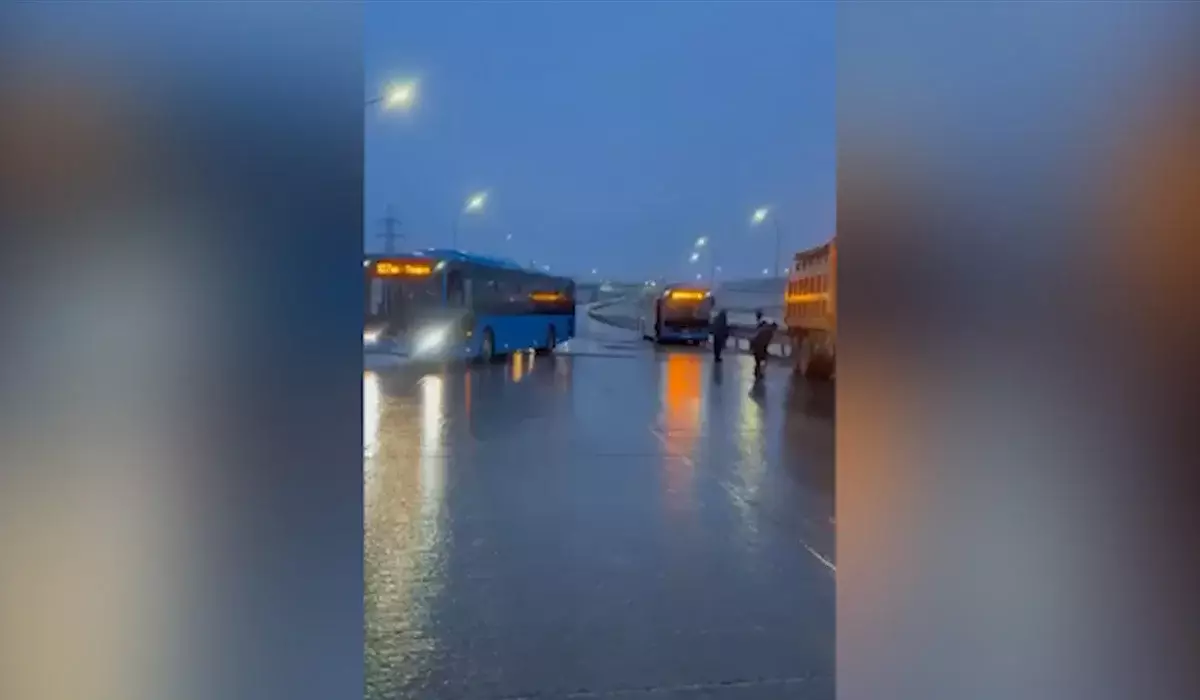 Трассы закрыли из-за непогоды и гололедицы в пяти областях Казахстана