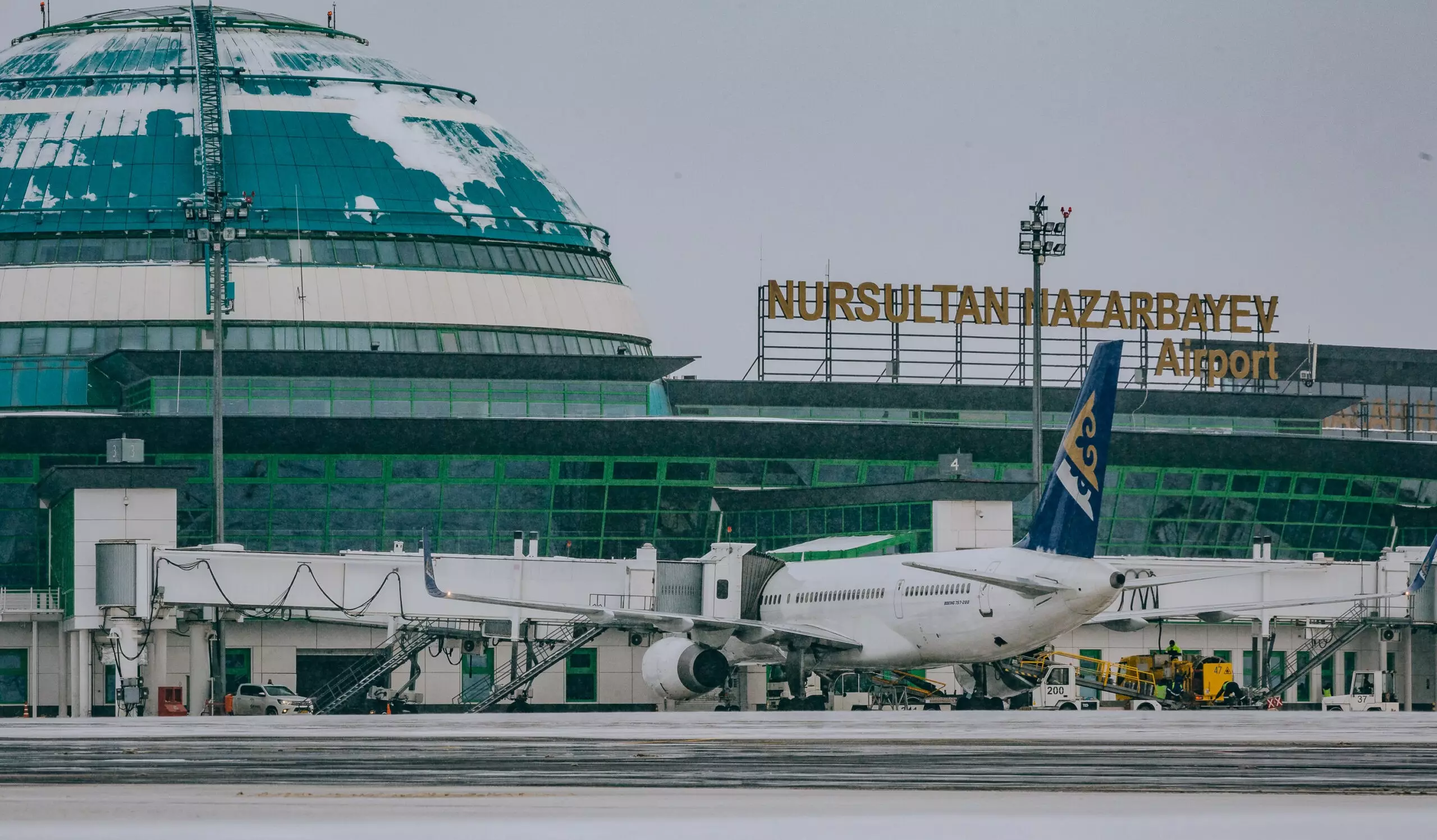 Рейсы задерживаются из-за замерзающего дождя в аэропорту Астаны