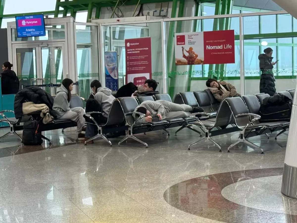 Ледяной дождь парализовал работу аэропорта в Астане