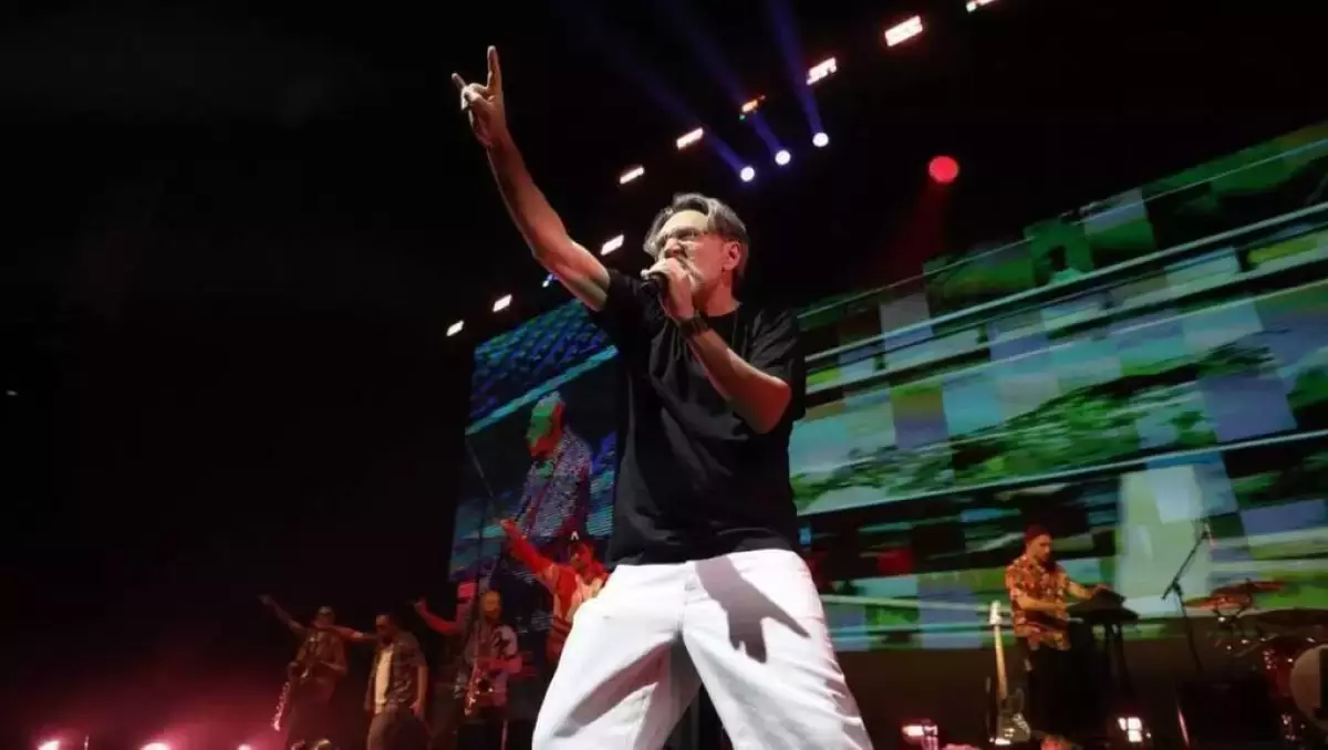 Путинге ән арнаған әртіс Қазақстанға келе жатыр