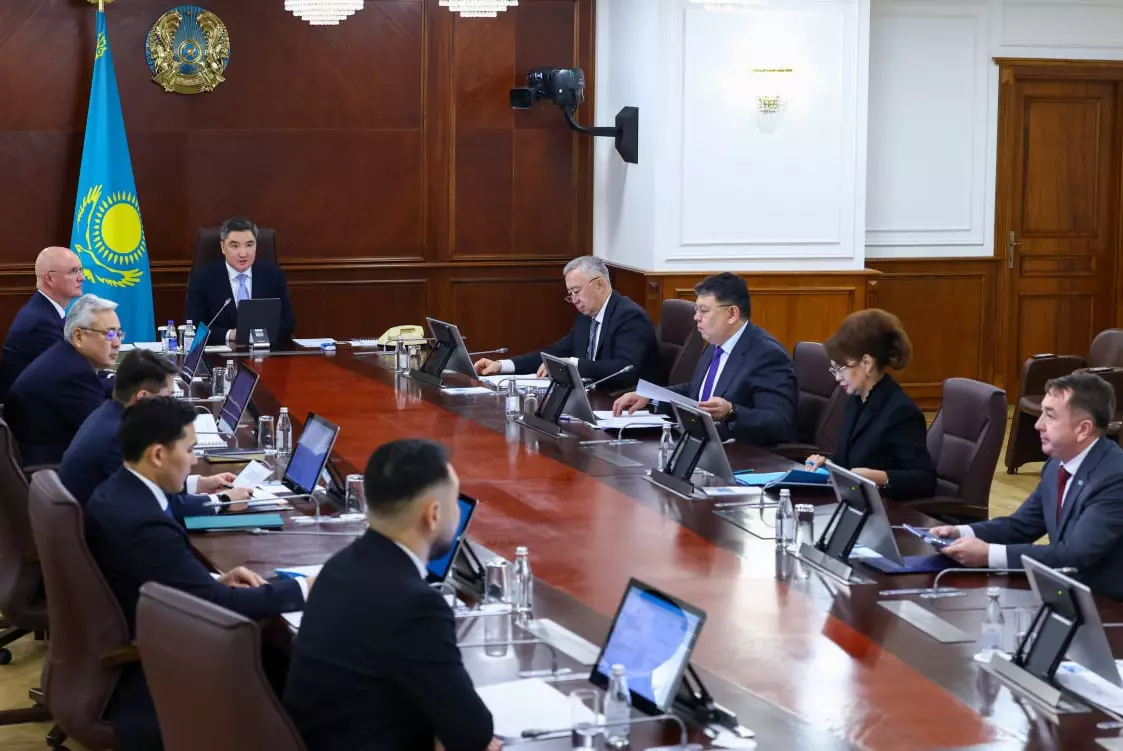 Олжас Бектенов потребовал жёсткого соблюдения сроков при разработке законов