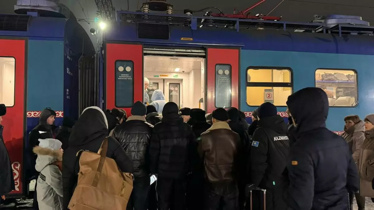 Дополнительные поезда для вывоза пассажиров из-за закрытия автодорог организовали в Казахстане