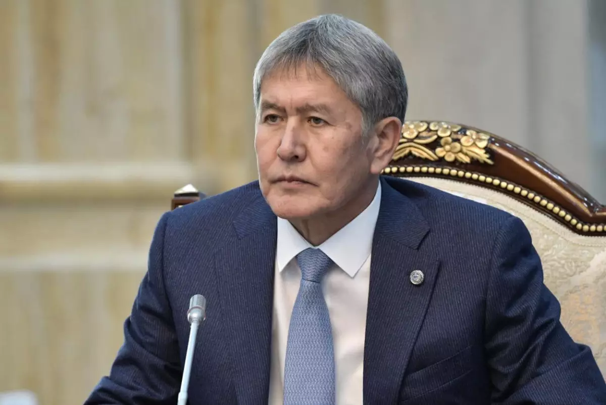 Алмазбека Атамбаева лишили всех госнаград Кыргызстана