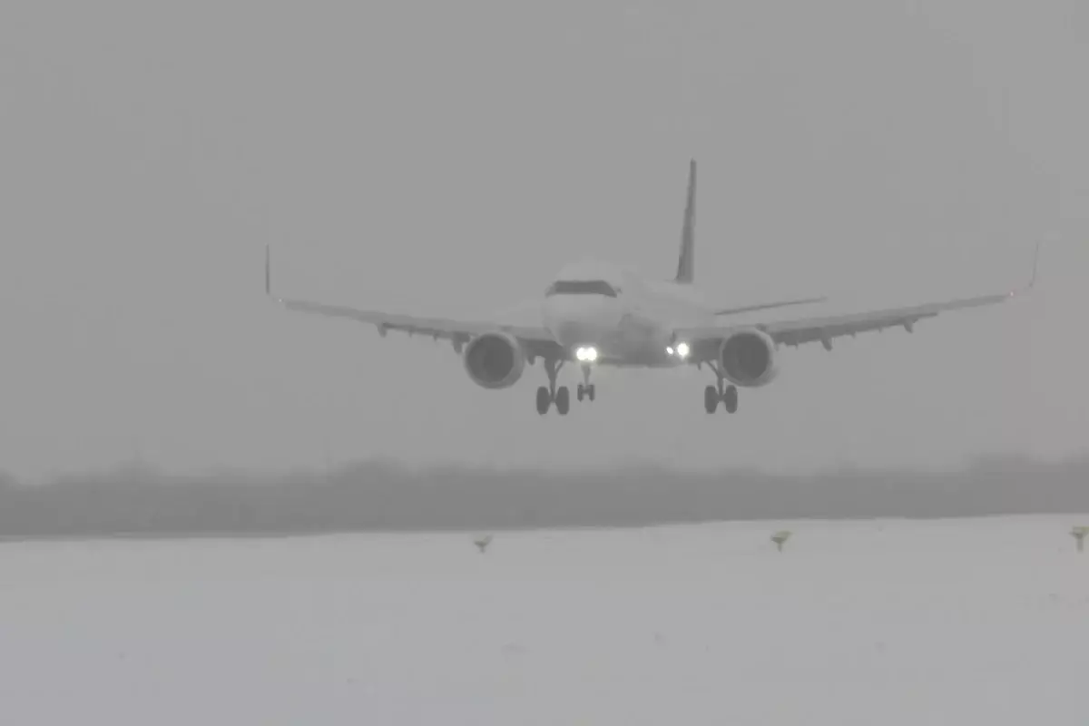 Непогода в Астане стала причиной задержки около 20 авиарейсов