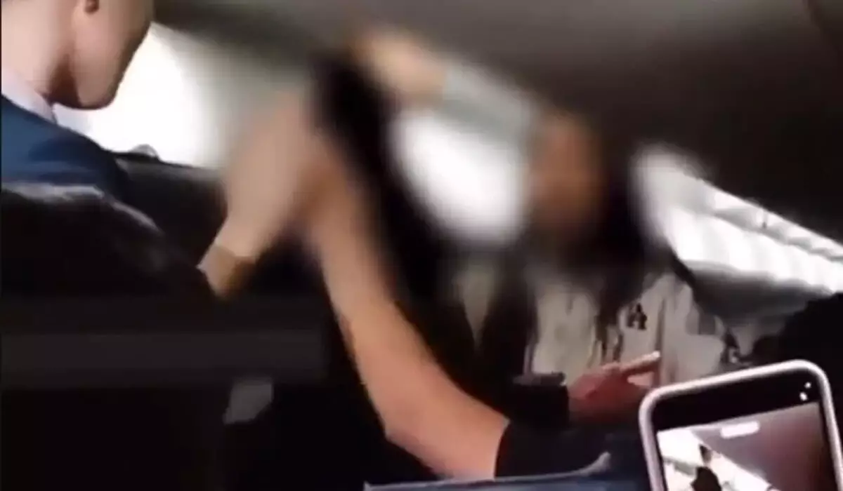 Набросилась на бортпроводников: пассажирка рейса Астана – Новосибирск предстала перед судом