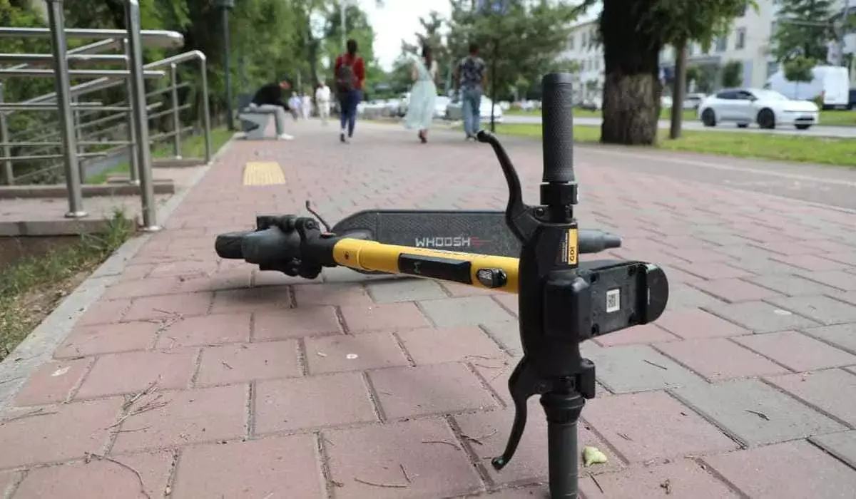 Новые правила для электросамокатов, скрытие лица: Токаев подписал три закона