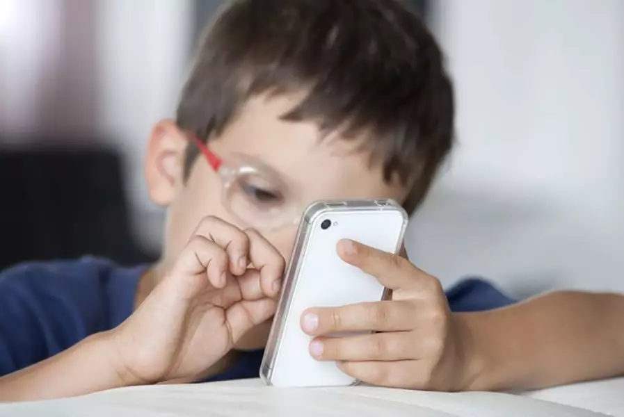 В Казахстане готовят новые меры по защите детей в интернете