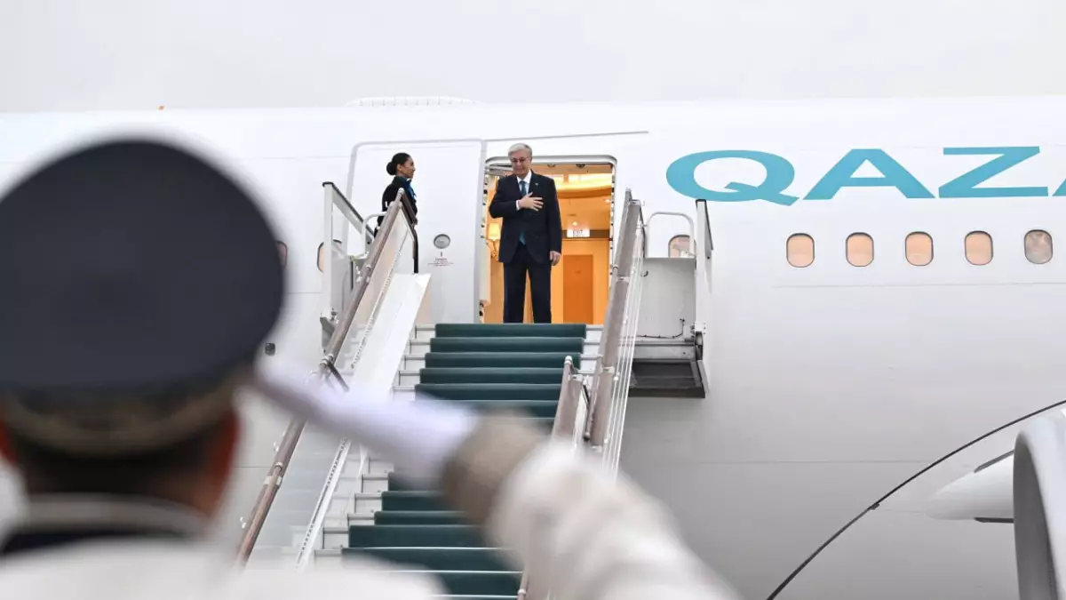 Көшелердегі қазақ Туы мен құрмет қарауылы: Тоқаевтың 252 сағаттағы 23 сапары