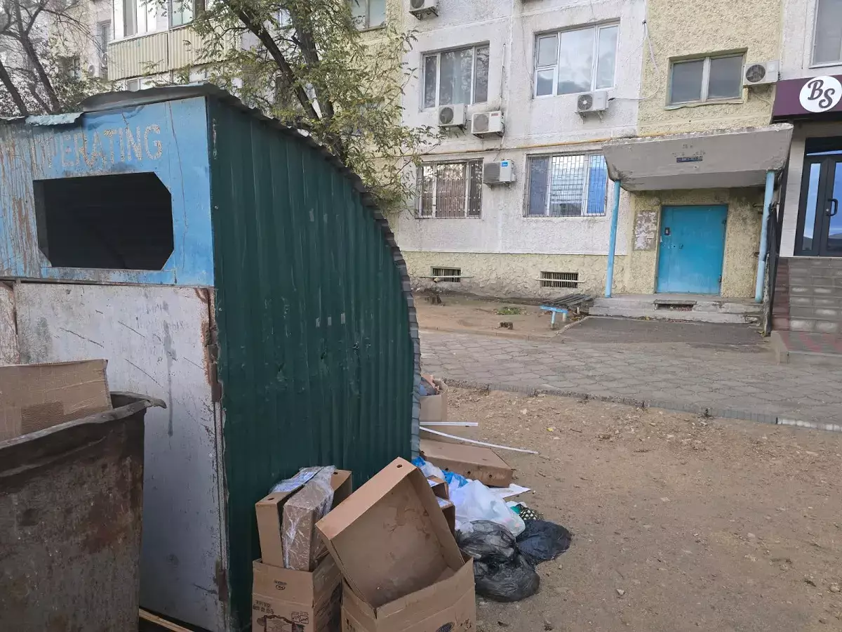 Жители 11 микрорайона Актау добиваются переноса мусорных контейнеров - новости на Lada.kz 30.12.2025