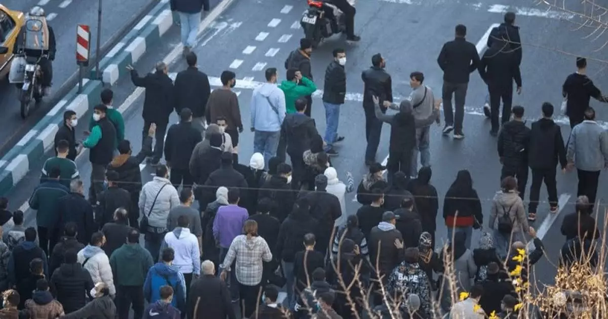  Иранда ұлттық валюта бағамының күрт төмендеуіне байланысты наразылық шаралары басталды 