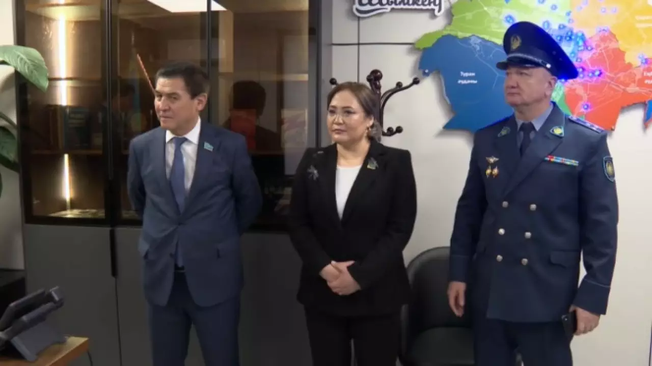 С деятельностью фронт-офиса полиции Шымкента ознакомились сенаторы