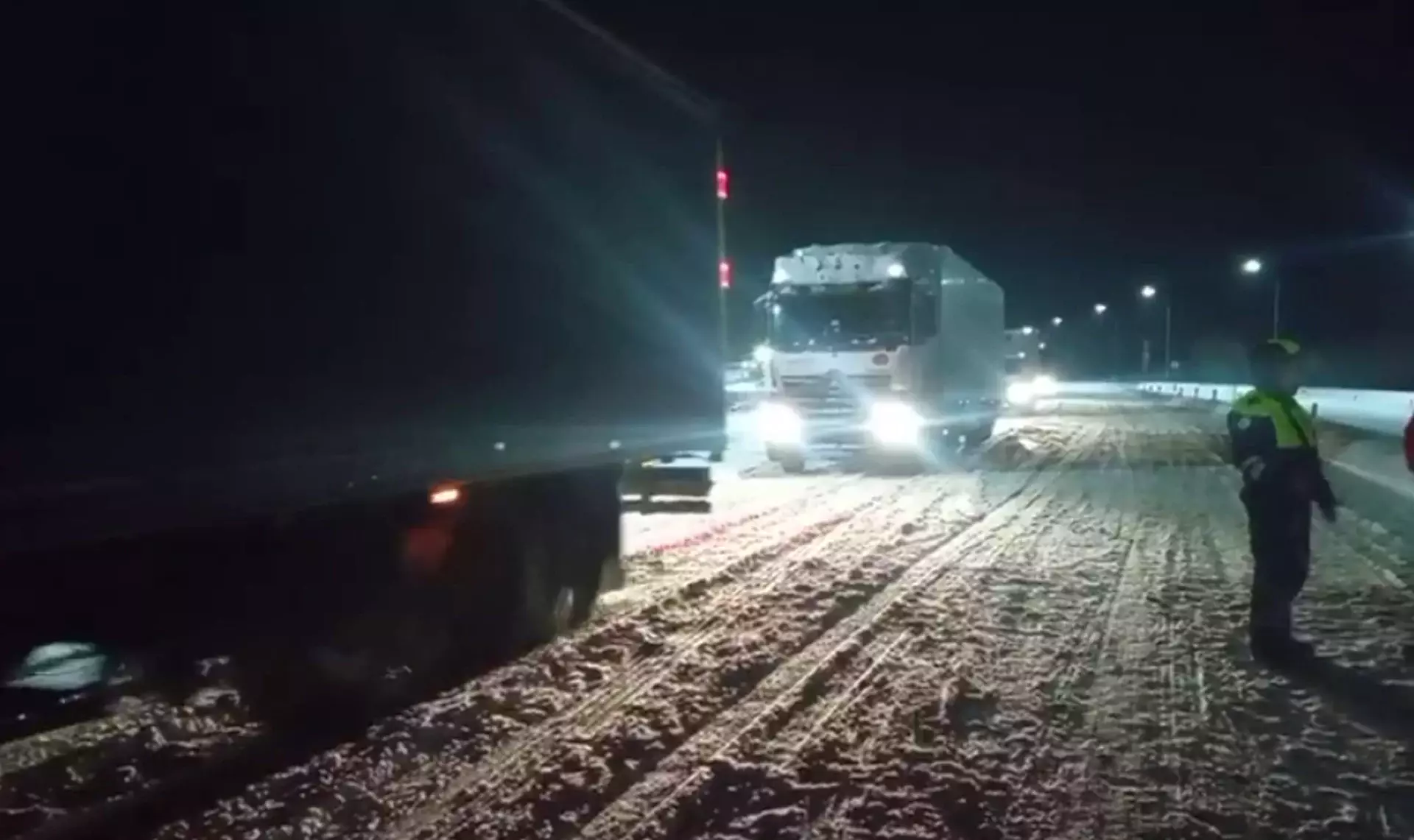 Ограничение движения ввели на республиканской трассе в Акмолинской области