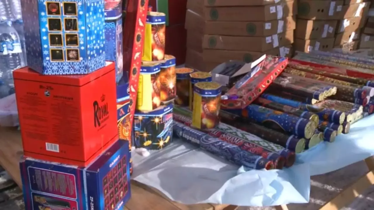 Казахстанцы скупают салюты и фейерверки