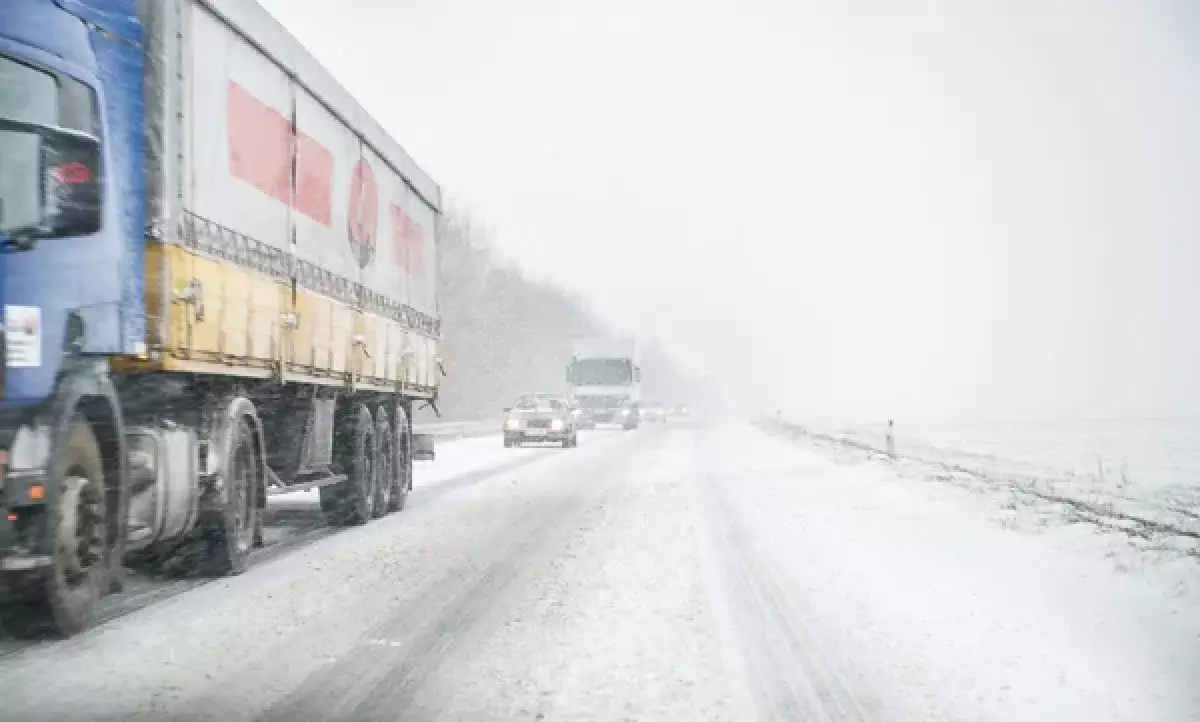 Осторожно на трассах: Минтранспорта предупреждает казахстанцев перед праздниками