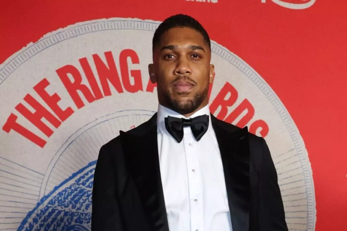 Кличко и Усик поддержали Джошуа: боксерский мир скорбит по погибшим тренерам