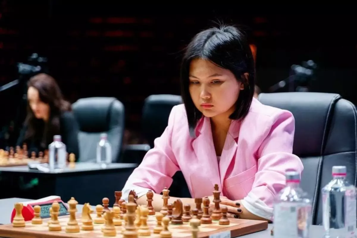 Токаев поздравил Бибисару Асаубаеву с победой на чемпионате мира по блицу