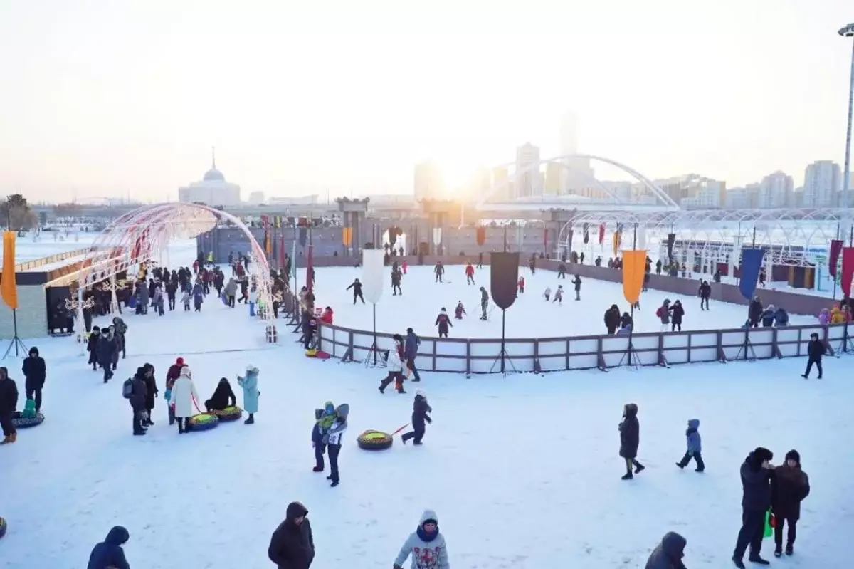 Катки и ледяные горки закрыли в Астане