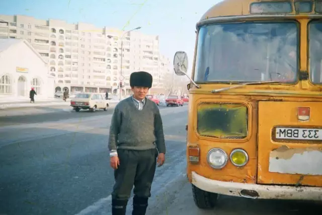 Сәкөннің сары автобусы