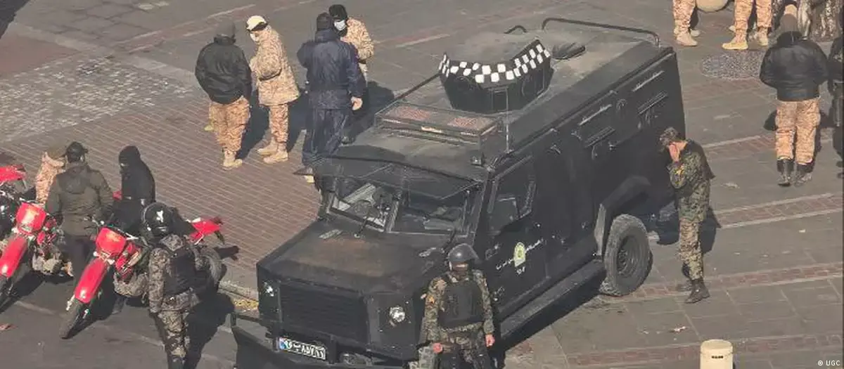 Иранда доллар 1,4 млн риалға жетіп, көшеде мыңдаған адам наразылыққа шықты